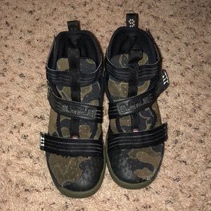 EUC Boys Lebron James Camo Shoes